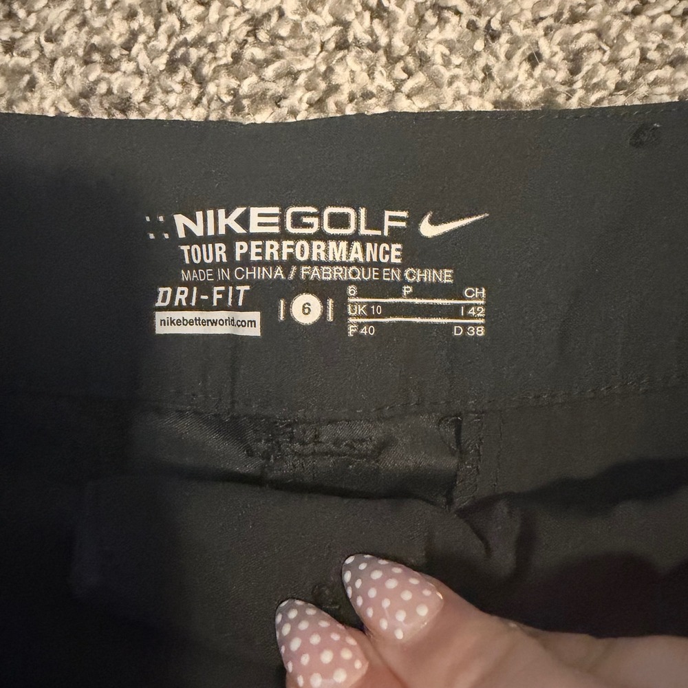 Nike Golf Tour Performance Dri-FIT Black Shorts Womens Size 6 Bermudas - Picture 3 of 7